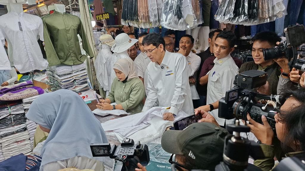 Ketika Minyak Dunia Sentuh USD 100: Analisis Dampak dan Strategi Pemerintah Menjaga Harga BBM Stabil