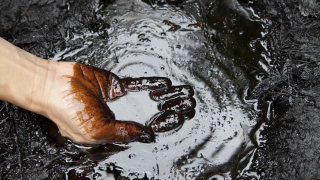 Gejolak Timur Tengah Picu Badai Harga Minyak: Apa yang Akan Terjadi pada Dompet Kita?