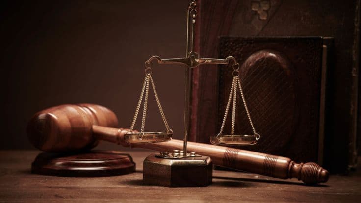 Ketika Hukum Berjalan di Atas Kabel Serat Optik: Implikasi Era Digital bagi Sistem Peradilan