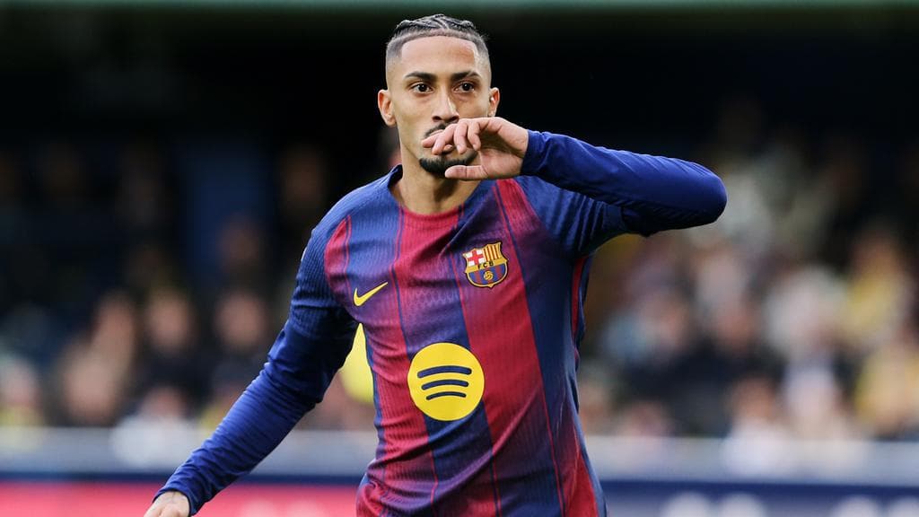 Raphinha Menyihir Camp Nou: Hattrick Spektakuler Bawa Barcelona Hancurkan Sevilla 5-2