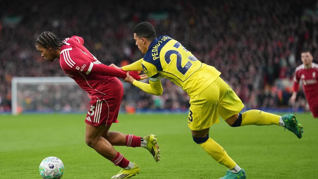 Anfield Berduka: Pola Kebobolan Akhir yang Menggerogoti Mimpi Juara Liverpool